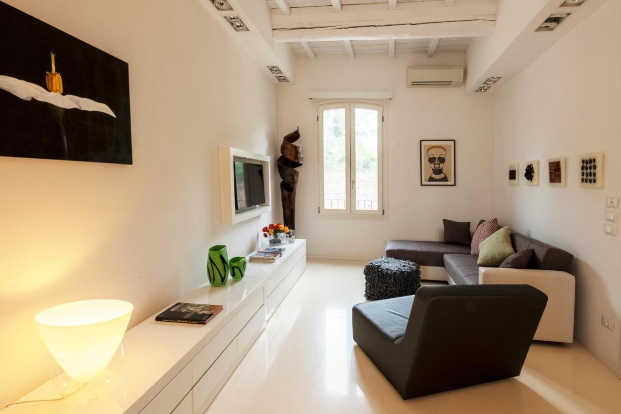 Charming Flat In Centro A Ferrara Con Posto Auto Villa Eksteriør billede