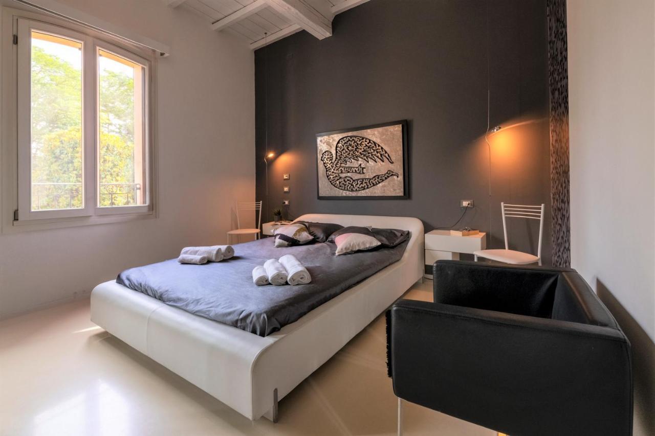 Charming Flat In Centro A Ferrara Con Posto Auto Villa Eksteriør billede
