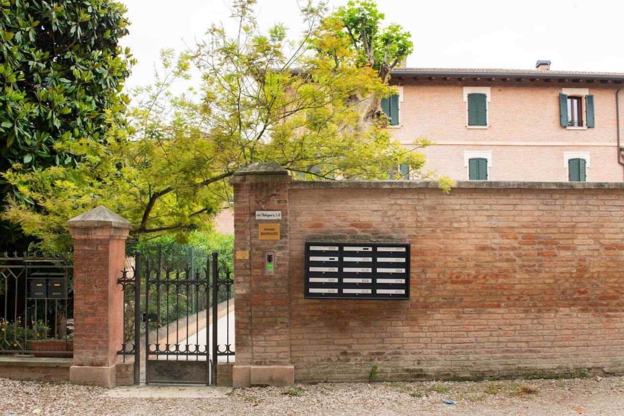 Charming Flat In Centro A Ferrara Con Posto Auto Villa Eksteriør billede