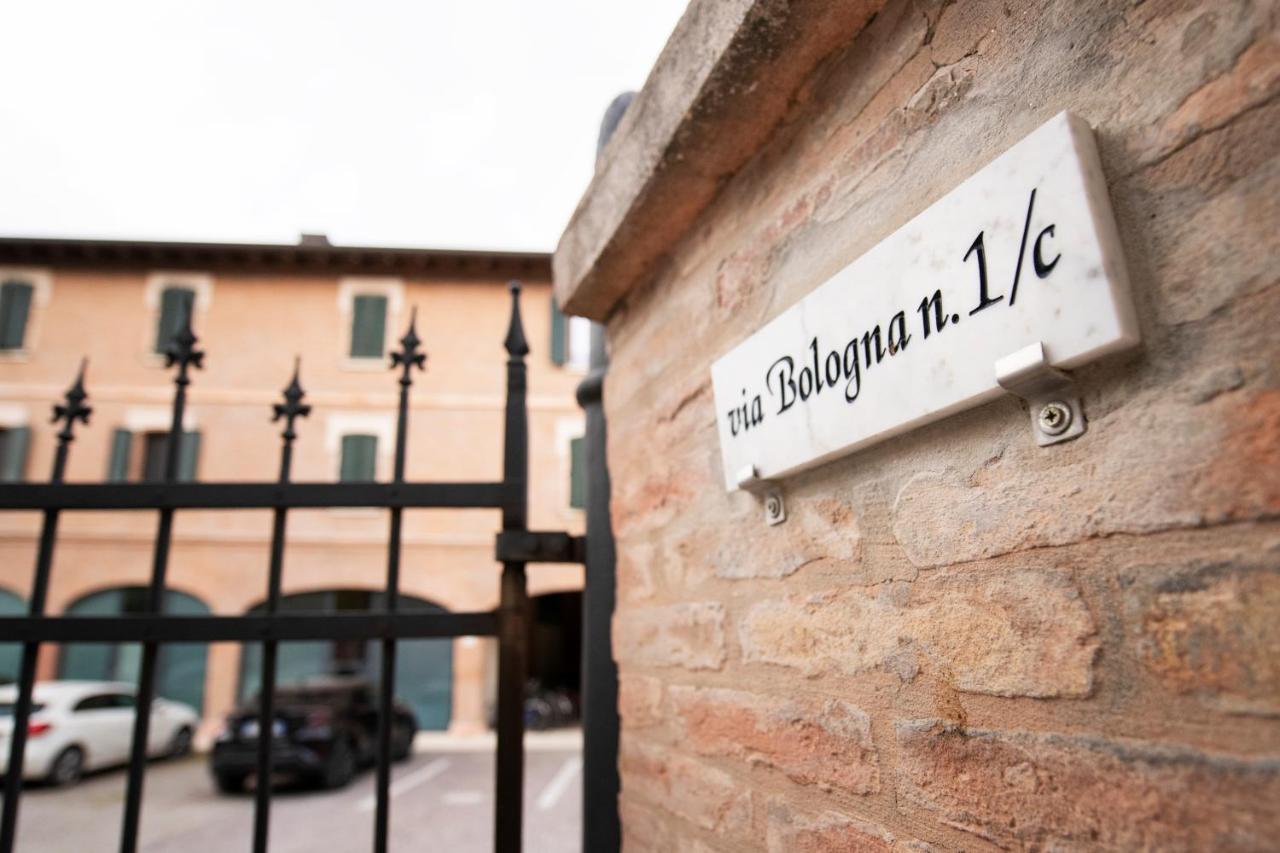 Charming Flat In Centro A Ferrara Con Posto Auto Villa Eksteriør billede